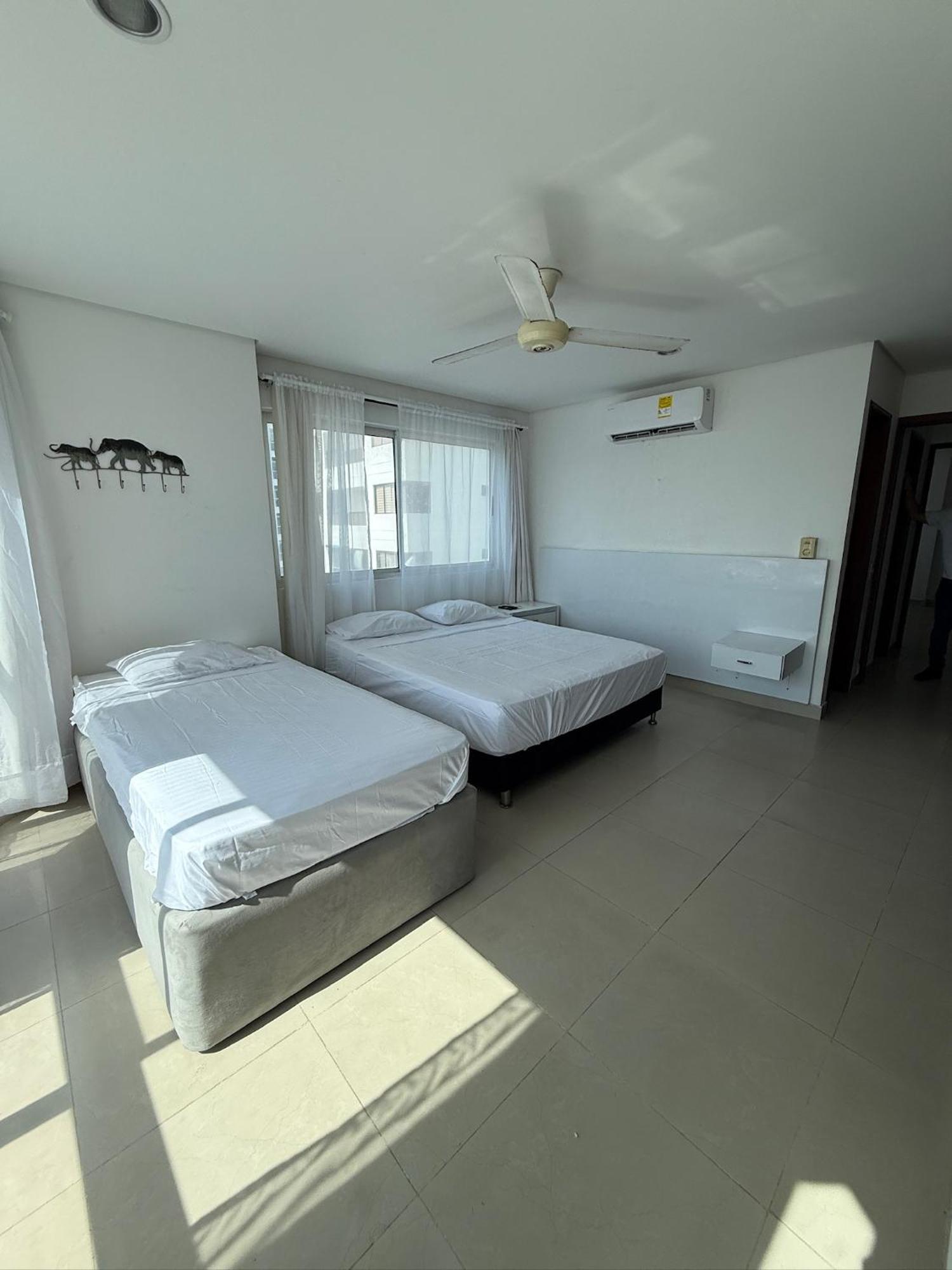702a Torres Del
